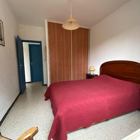 Flat In A Beautiful Building With Pool Apartment Mèze Екстериор снимка