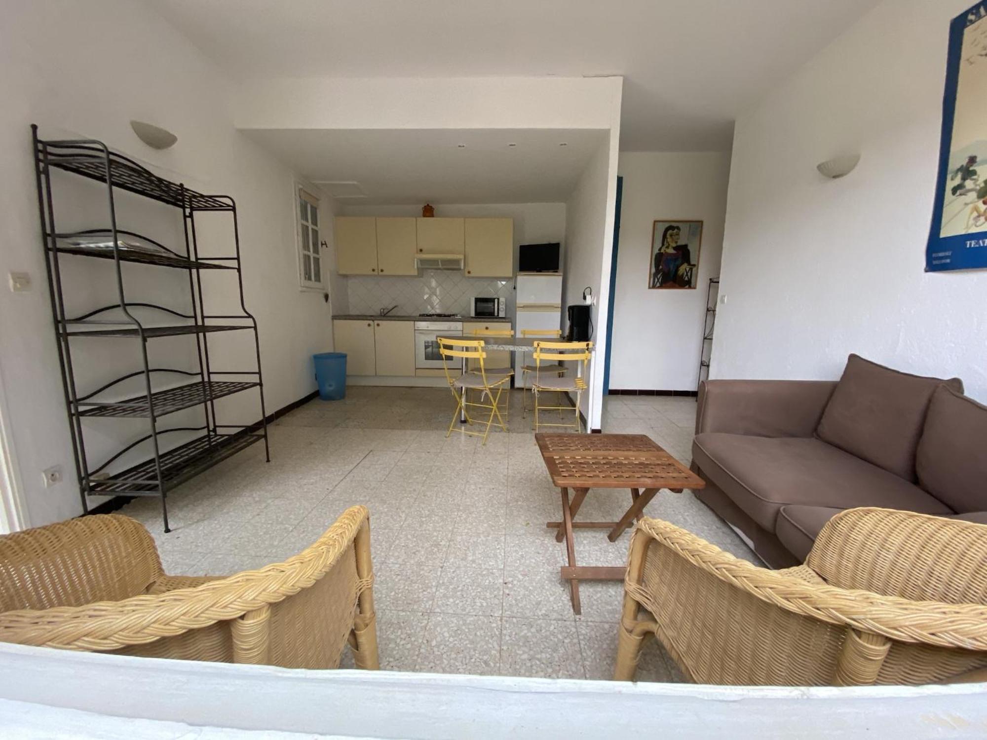 Flat In A Beautiful Building With Pool Apartment Mèze Екстериор снимка