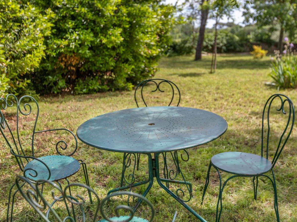 Flat In A Beautiful Building With Pool Apartment Mèze Екстериор снимка